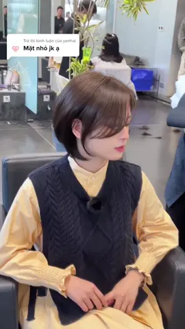 Trả lời @yenhai Mới lạ với mẫu tóc Pixie cá tính những rất dịu dàng nàng nhé! Những nàng nào có khuôn mặt nhỏ/ mặt kim cươmg/ trái xoan nên thử vào Hè này nhé! #xuhuong #minhrhairquan7 #pixiecut #pixie #tócngắn #máibay #màunhuộmđẹp #salonquan7 #làmđẹp #nhuộmtóc #tócđẹpquận7 #cắttócđẹp #màunhuomtonda #thịnhhành #xuhuong2023 #duỗitựnhiên #cắttóc #cắttócngắn 