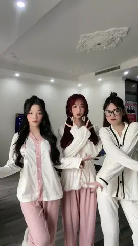 chỉ đu trend giống mng thui huhu mà hơi run 💆‍♀️ #hatranduong #acventertainment #fypシ 