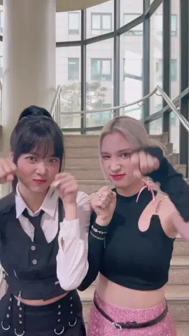 #Giddychallenge With #HONGEUNCHAE  #홍은채 #LE_SSERAFIM #르세라핌 @LE SSERAFIM  #휴닝바히에 #HUENING_BAHIYYIH #Kep1er #케플러 #Giddy #LOVESTRUCK