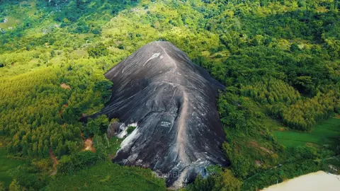 NÚI ĐÁ VOI MẸ ĐĂK LĂK  Tảng đá nguyên khối lớn nhất Việt Nam #nuidavoi #daklak #thanhbber #vivu #taynguyen #phuot #xuhuong2023 #flycam