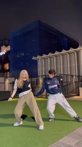 ご本人様と #knockchallenge 🤣 Learn this piece in 3min and film for fun lol @이채연(Lee Chae Yeon) 