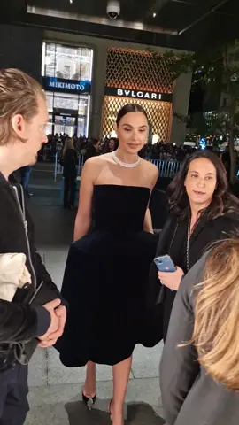 #galgadot #thetiffanylandmark #tiffanyandco 