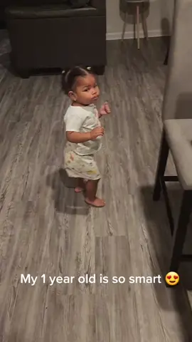 #smartbaby#1yearold#shelistens#cutie #sheunderstandswell#mommy'sgirl #daddy'sworld