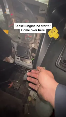 Diesel engine problems?  Notice what was found on this 6.0/Vt365 #comeoverhere #dieselmechanic #truckmechanic #dieseltech #trucker #diesel #mechanic #bigrig #vt365 #powerstroke 