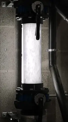 Qui c'est ca saire a quoi ?🤔 Ou c'est juste pour faire beau  😌 Tags⤵️ #water #tuyau #eau #beau #lighthwater #leauallumer #lumineux #waterlight #tuyausanitaire #vaou 