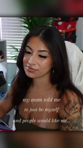 is it working??? 🥹👉🏼👈🏼 #streamer #twitch #fyp #foryoupage #foryou #tattoos #latina #girlgamer #stream #live #blowthisup #viral #trendingaudio #trend #fypsounds #twitchclips #streamclips #parati #pati #funnystream #justchatting #viralvideo #nicari #nicarigaming 