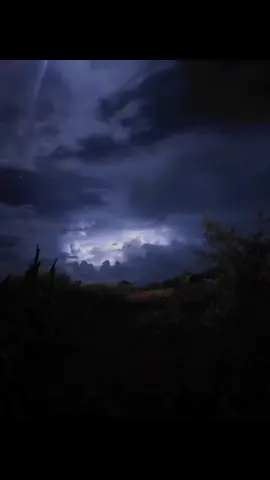 Time-Lapse de uma nuvem cumulonimbus. #timelaps #timelapse #videos #videosnapchallenge #videostar #raios #tempestades #raiosetrovoes 