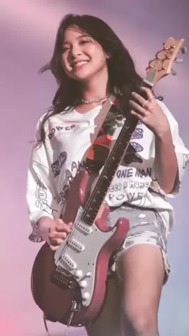 Zee makin keren kalo main gitar 🎸 #zeejkt48 #zeejkt48🦖 #zeekeren😎 