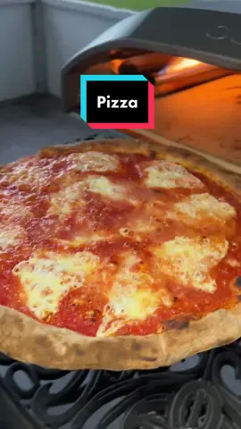 Pizza Making #pizza #ooni #oonipizzaoven #foodclips #pizzaoven #pizzaiolo #fire #tasty #Foodie #mozzarella 
