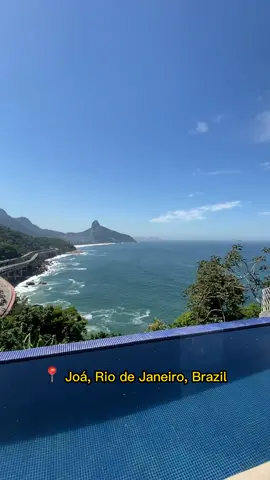 Você conhece a Beverly Hills Carioca? Não?!  O Joá é muito requisitado por quem não abre mão de privacidade e contato com a natureza exuberante do Rio de Janeiro.  Com suas casas elevadas na encosta proporciona vistas arrebatadoras e eternas para os seus proprietários!  Uma vista dessas te causa qual sentimento? Responde aqui nos comentários 👇🏻 Para informações e visitas, imóvel disponível na @azuzaimoveis #joa #riodejaneiro #brazil #altopadrao #mercadoimobiliario #azuzaimoveis