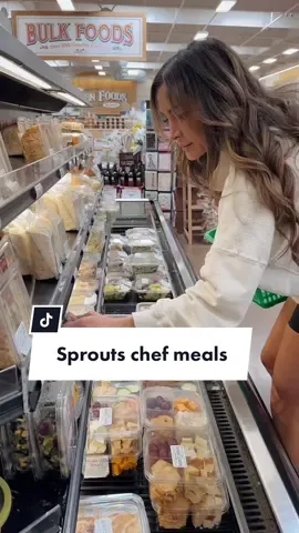 Come with me to @sproutsfarmersmarket to get some of their chef-prepared meals! #sproutspartner 