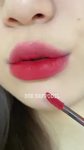 𝗦𝗼𝗻 𝟯𝗖𝗘 𝗗𝗮𝗳𝗳𝗼𝗱𝗶𝗹 - 𝗺𝗮̀𝘂 đ𝗼̉ đ𝗮̂́𝘁 𝗵𝗼𝘁 𝗻𝗵𝗮̂́𝘁 𝗯𝗮̉𝗻𝗴 Mang sắc màu khá ngọt ngào và nhẹ nhàng đặc biệt tôn da 💄   #beuatytutorial #fypシ゚viral  #son3ce #son3cevelvetliptint #3cedaffodil #3celipsticks 