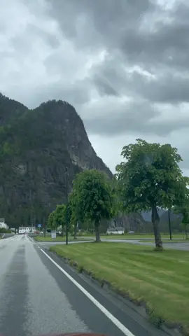 سافر دون تردد ،،اللي يحب الهدوء والطبيعة يسافر النرويج 🇳🇴👍🏻##مالي_خلق_احط_هاشتاقات #fyp #fypシ #PepsiKickOffShow #النرويج #فلوقات_تيك_توك 