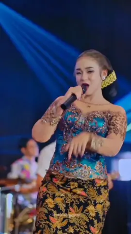 Ah ah sampek bawah 😂🤩 #pambasilet #nikensalindry #dangdutbanyuwangi #orkesanbanyuwangi 