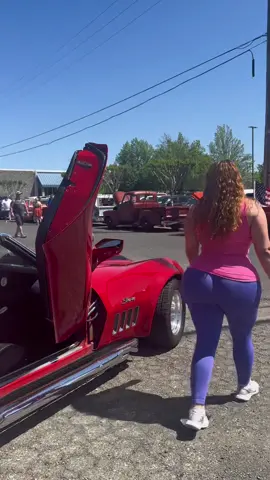 Fun fact about me: my first car was a 1988 Candy Apple🍎 Corvette❤️  #corvette #corvettestingray #muslcecars #thick #cubana #fyp #foryoupage #hot #oldskoolcars 