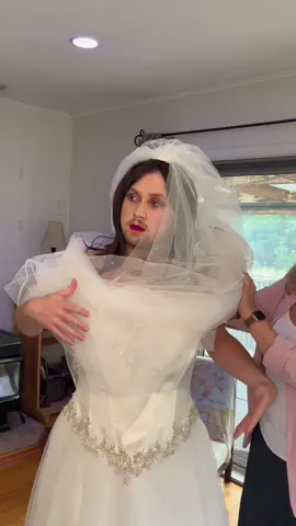 Had so much fun prepping for the #metgala with @Accent Queen Sarah Valentine #lorelailynch #palomadiamond #actress #hollywood #celebrity #themetgala #themet #kimkardashian #us #fyp 