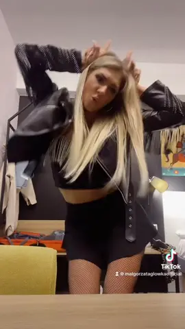 Kiedy skończysz grać koncert i postanawiasz nagrywać tiktoka o 24:00 😂 #kici #kocica #diablica #dance #music #joke #trend 