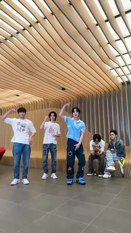 트쪽이들의 재롱잔치🪩✨ #트레저 #TREASURE #최현석 #CHOIHYUNSUK #윤재혁 #YOONJAEHYUK #하루토 #HARUTO #박정우 #PARKJEONGWOO #소정환 #SOJUNGHWAN  