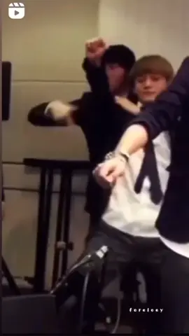 (Versi Mundur alon-alon)biduannya EXO  ni BOSS sengggol dong....??!!