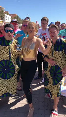 Nie ohne mein Team 😎🎉  #diepeukmanns #mallorca #malle #beach #aladin #strand #meer 