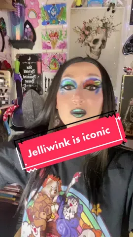 Iconic glitter from @jelliwinkcosmetics thank you! #makeup #makeupproducts #glitter #greenscreen 