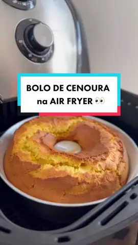 Respondendo a @Bettina FIZ UM BOLO NA AIR FRYER 🥹🙈 Bolo de cenoura de presente pra minha prima irmã 🧡 e ficou uma deliciiiiiiiiiiiiiia!!  • 2 cenouras finas • 2 ovos • 1/2 x de óleo • 1 x de açucar  (Bate tudo no liquidificador)  • 1 e 1/2x de farinha de trigo • 1 colher rasa de fermento  • Despeja a massa em uma forma untada • Levei à air fryer da Mondial pré aquecida à 160° por 30min (eu deixei em 160, pq minha air fryer é muito potente e como nunca tinha feito, fiquei com medo de queimar, mas acho que 180° tbm da pra por e ser mais rapido ainda) 🧡 vou testando!  PRA COBERTURA:  • 1 colher de manteiga • 1 cx de leite condensado • 1 cx de creme de leite  • 90g de chocolate  (Coloquei uma colherzinha de chá de nutella que tinha em casa tbm)  Decorei com confete e esse bolo ficou SENSACIONAL 🤤🧡🥹  Me confa, ja fez bolo na air fryer?!  @Mondial Eletrodomésticos  #bolo #bolodecenoura #bolonaairfryer #airfryer #brigadeiro #bolorapido #bolofacil #cozinhando #mondialbr #mondial 
