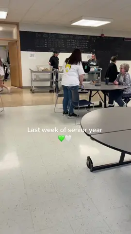 I’m not ready for the goodbye😭😭 #senioryear #lastweek 