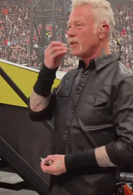 james before show singing ac/dc #foryou #jameshetfield #papahet #metallica #metalhead #heavymetal #acdc #hardrock #90smusic #fypfypfyp 