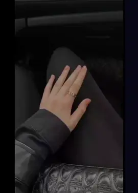 ثم انها مزاجية عنيدة عصبية جميلة ولاتبالي 😴🤎 #تصميمي🎬#مزاجية👑 #اكسبلور #لايك #فولو❤️ #شاموالحب #ادلب_سرمدا_تركيا #CapCut 