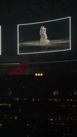 My goodness 🥺😩 #illicitaffairs #taylorswift #erastour 