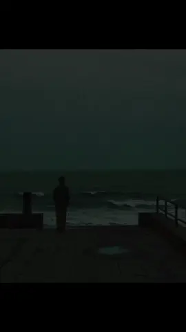 cangkir jatuh lagu dari romi the jahats menceritakan tentang orang yang baru masuk penjara. #fyp #poppunk #punk #romithejahats #musik #indo #acoustic 