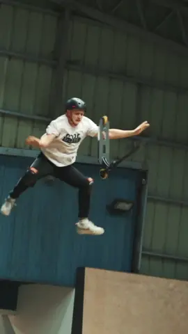 INWARD TO LATE NOTHING FRONT SCOOT 😍🌎 so hyped to land this world’s first for my edit!! LINK IN BIO ❤️‍🔥 #scooter #scoot #scootering #worldsfirst #trick #undialed #coreuk #ohlaybrand #trottinette 