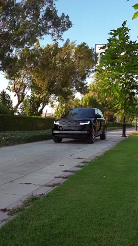 Range Rover SV Autobiography LWB.#exoticcars #carsoftiktok #dubai #rangerover #trending #exoticcarsdubai 