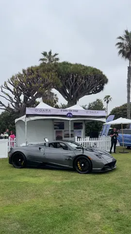 pog a knee #fyp #cars #pagani #huayra #huayraroadster #mercedes #mercedesbenz #ferrari #lamborghini #porsche #mclaren #bugatti #koenigesgg #hypercar #supercar #sandiego 
