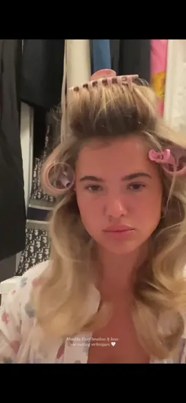 Two ways @Matilda Djerf achieves her iconic curls 🤍 #matildadjerf #hairstyle #hairinspo #heatlesscurls #blowoututorial #styleinspo #fyp 