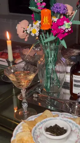 Living alone must-have? A bouchon champagne bubble stopper. Thank me later. 🍾  #champagne #livingalone #homemusthave #caviar #nancymeyers 