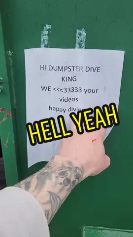 BUSTED DUMPSTER DIVING . EMPLOYEES LEFT A NOTE 💌 ❤️  YOU GUYS ARE AWESOME  THANKS FOR WATCHING 👀  #dumpsterdiveking #dumpsterdiving #Love #thankyou #caught 
