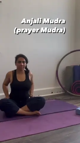 Anjali Mudra alado known as Prayer Hands or Mudra is a hand position with many benefits, including connecting one back to their heart and releasing anxiety. As I continue my journey back to the roots of (eastern) yoga and sharing it with you, I’ll be sharing more about the mind body and healing connection between the hands and heart. Some other benefits of this Mudra include: ✋ Improves focus. ✋ Calms the mind. ✋ Welcomes a meditative state. ✋ Relieves stress. ✋ Connects both sides of the brain. ✋Welcomes respect for self and other. #mudra #mudras #yoga #easternyoga #yogapractice #theartofyoga #carmitasmiles #History #healing #holistichealth #wellness #bienetre #historyofyoga 