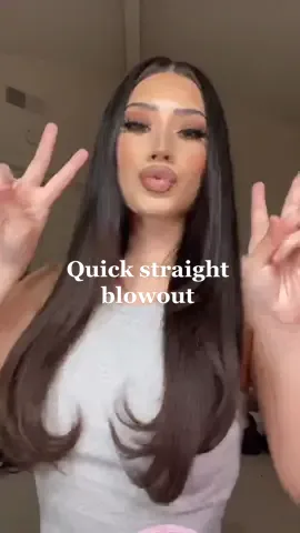Elevate ur straight hair with this !! 🖤 #hairstyles #hairtok #hairtutorial #straighthair #straightenblowout #quickhairstyles #blowouthack 