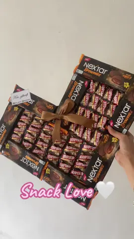 Snack Love  Made by love gift untuk kesayanganmu 🤍💐 Silahkan order via WA : 0812-5850-7921  #CapCut #martapura #banjarbaru #buketmartapura #buketbanjarbaru #buketbungamtp #buketuangmtp #buketsnackmtp #bukethijbmtp #buketcoklatmtp 