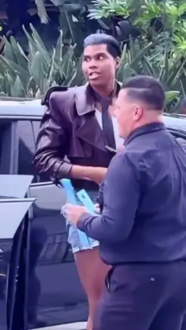 EJ Johnson, son of NBA legend Magic Johnson arrives at the Laker playoff game 6 vs Memphis. Join my streams to watch these moments live! #joyofeverything #ejjohnson #magicjohnson #lakers #celebrity #celebritystyle #fashion 