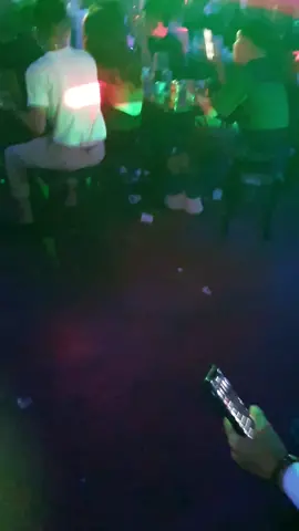 Đi bay mà mở mong nhớ về mẹ 😥#bar #tháiok 