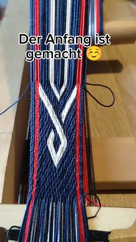kleines Prozessvideo zur Entwicklung des Musters bzw. der Borte #weben #brettchenweben #weaving #tabletweaving #koepertechnik #altesHandwerk #hobby #mittelalter #norsepagan #viking #pagan #tunika #gewandung #CapCut 