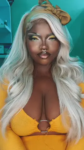 You think im pretty ?   #transitions #sigma #Graphiceyeliner #uniquemakeup #graphicmakeup #coolmakeups #graphicliner #editoriallook #avantgardemakeup #v9300 #modelmalay #creativemua #editorialmua #glittermakeup #tushmagazine #highfashionmakeup #runwaymakeup #fashionmakeup #meltcosmetics #deckofscarlet #iamscarlet #soapbrows #theartistedit #myartistcommunity #sharpedgesmag #inbeautmag 