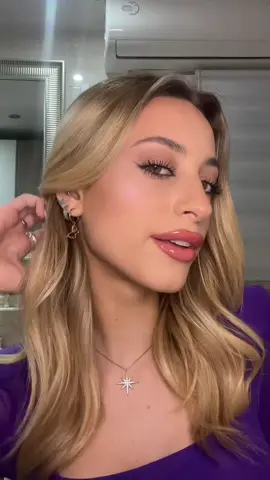 Amo gli illuminanti di @SHEGLAM 💜 Che belle le nuove colorazioni🧚🏼‍♀️ #highlighter #sheglam #sheglamliquidfam  #sheglamblush 