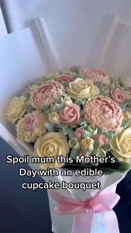 Surprise mum this Mothers day with a bouquet she can eat 🧁! Orde now through our website #cupcake #Love #mum #mothersday #gift #surprise #piping #cake #bouquet #art #mothersdaygift 