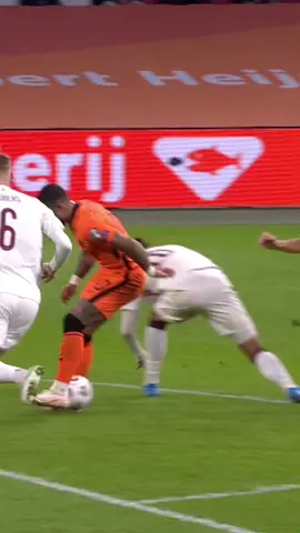 Memphis ball. ⭐️ #NothingLikeOranje #Memphis #skill #atleti #depay 