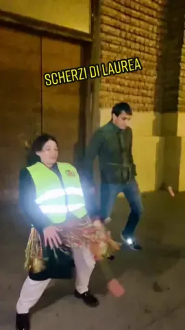 Solo con una laurea in ingegneria si possono superare tutte le prove come ha fatto @giulia.mutti  #perte #foryou #foryoupage #laurea #ingegneria #graduate #prove #gare #prank #scherzi #games #friends 