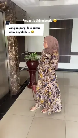 Gitu ya bun … 😁 #CLEARYourHeadKetombeChallenge #outfithijabstyle #mididressmotif #mididressoutfit #hijabstyle #mamamuda #viralditiktok #fashiontiktok #lokalbrand #beresberesrumah #HijabFashion 