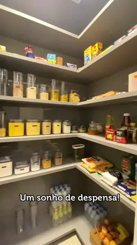 Um sonho de despensa! 😍 #arquiteta #dicasdecasa #dicasmodernas #ideiasdeinteriores #dicasparacasa #casadeluxo #casasdossonhos #projetosdecasas #decoraçãodecasa #transformandoacasa #casasmodernas #casamoderna #casasdeluxo #designdeinteriores 